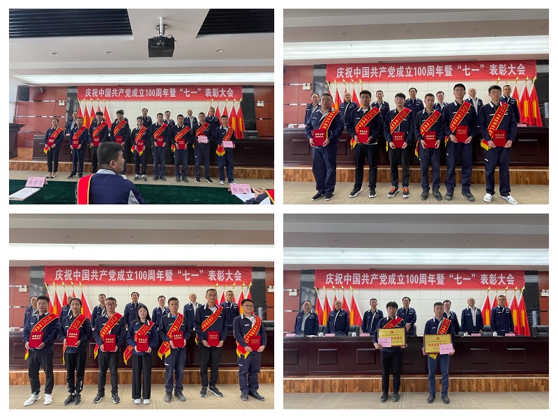 1624529768611912.jpeg 受表彰人员上台领奖合影.jpg