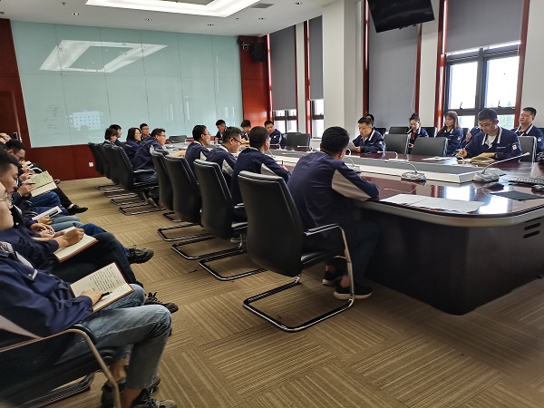 1728889779339197.jpeg 公司党委委员、副总经理郑斌给机关第二党支部党员、超纯硅生产部党支部宣讲.jpg