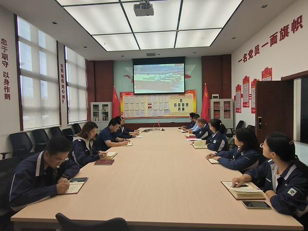 1756946673876252.jpeg 会议照片.jpg