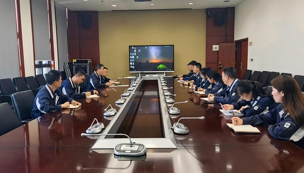 1783647956395531.jpeg 会议照片.jpg